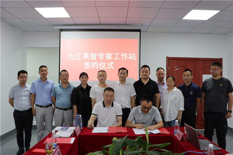 “戰(zhàn)略新興，研發(fā)先行”英智科技專家工作站成